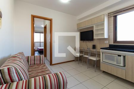 Sala/Cozinha de apartamento para alugar com 1 quarto, 32m² em Centro, Curitiba