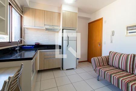 Sala/Cozinha de apartamento para alugar com 1 quarto, 32m² em Centro, Curitiba