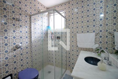 Banheiro de apartamento à venda com 2 quartos, 60m² em Cruzeiro, Belo Horizonte