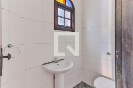 Lavabo de casa para alugar com 4 quartos, 210m² em Vila Dalva, São Paulo
