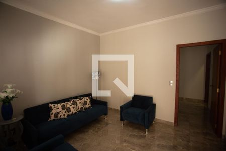 Sala de casa para alugar com 4 quartos, 310m² em Cabral, Contagem