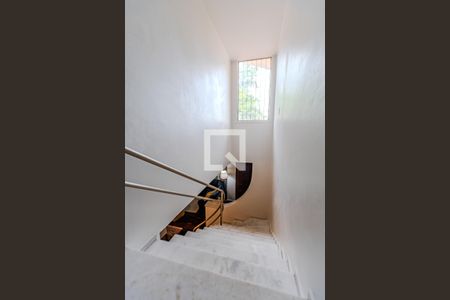 Escada de casa à venda com 4 quartos, 230m² em Partenon, Porto Alegre