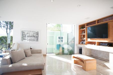 sala de casa de condomínio à venda com 4 quartos, 565m² em Alphaville Nova Lima, Nova Lima