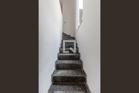Escada de casa à venda com 3 quartos, 180m² em Jardim Coimbra, São Paulo