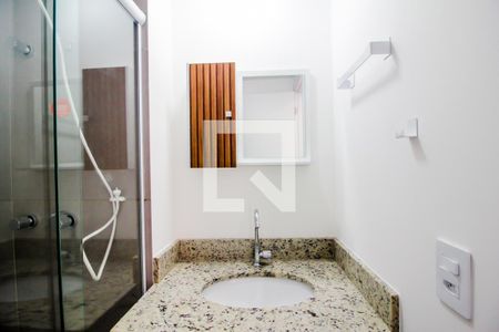 Banheiro de kitnet/studio para alugar com 1 quarto, 23m² em Santa Cecília, São Paulo
