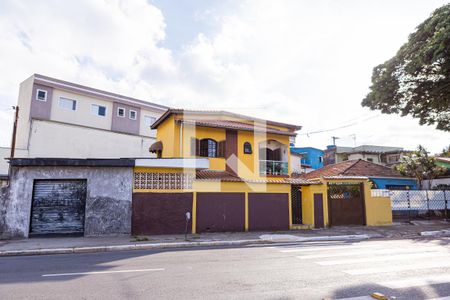 Casa à venda com 150m², 3 quartos e 3 vagas Casa à venda com 150m², 3 quartos e 3 vagasFachada