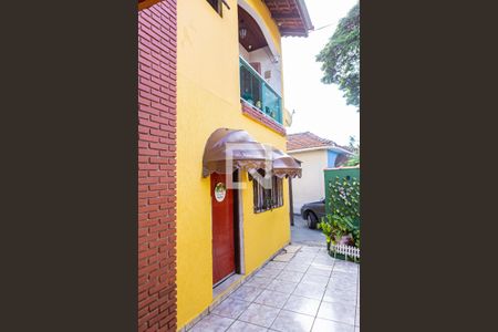 Casa à venda com 150m², 3 quartos e 3 vagas Casa à venda com 150m², 3 quartos e 3 vagasFachada