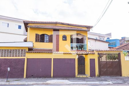Casa à venda com 150m², 3 quartos e 3 vagas Casa à venda com 150m², 3 quartos e 3 vagasFachada