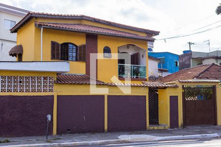 Casa à venda com 150m², 3 quartos e 3 vagas Casa à venda com 150m², 3 quartos e 3 vagasFachada
