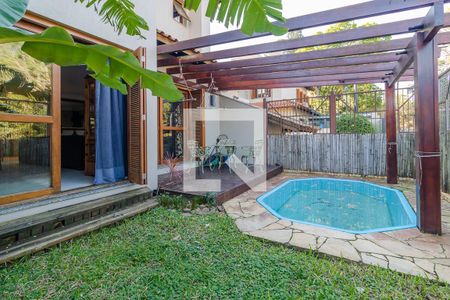 Quintal de casa de condomínio à venda com 4 quartos, 380m² em Jardim Isabel, Porto Alegre