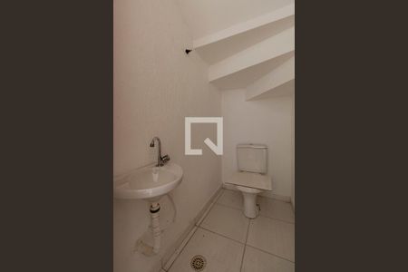 Lavabo de casa de condomínio à venda com 2 quartos, 68m² em Vila Paranagua, São Paulo