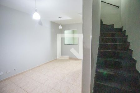 Sala de casa de condomínio à venda com 2 quartos, 60m² em Parada Xv de Novembro, São Paulo