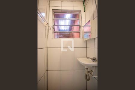 Banheiro de casa para alugar com 1 quarto, 48m² em Jardim Miriam, São Paulo