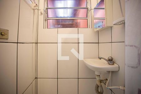 Banheiro de casa para alugar com 1 quarto, 50m² em Jardim Miriam, São Paulo