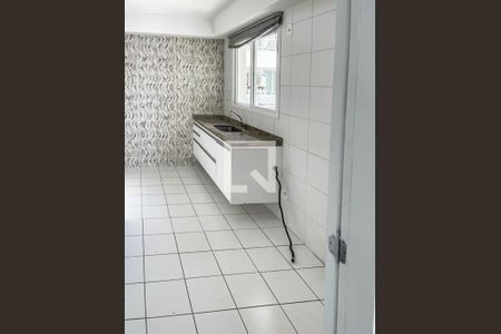 Cozinha de apartamento para alugar com 2 quartos, 50m² em Barra, Salvador