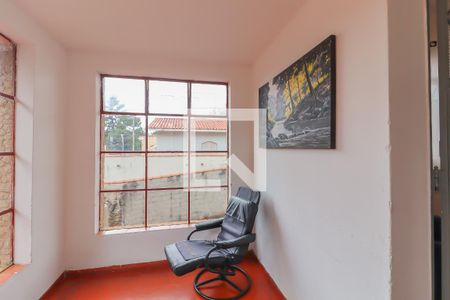Casa à venda com 750m², 3 quartos e 5 vagas Casa à venda com 750m², 3 quartos e 5 vagasSacada