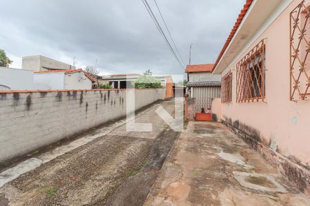 Casa à venda com 750m², 3 quartos e 5 vagas Casa à venda com 750m², 3 quartos e 5 vagasQuintal