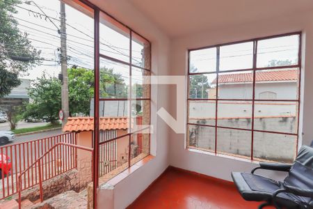 Casa à venda com 750m², 3 quartos e 5 vagas Casa à venda com 750m², 3 quartos e 5 vagasSacada