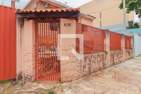 Casa à venda com 750m², 3 quartos e 5 vagas Casa à venda com 750m², 3 quartos e 5 vagasFachada
