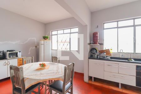 Casa à venda com 750m², 3 quartos e 5 vagas Casa à venda com 750m², 3 quartos e 5 vagasCozinha