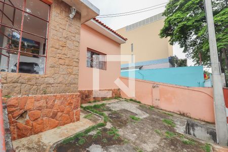 Casa à venda com 750m², 3 quartos e 5 vagas Casa à venda com 750m², 3 quartos e 5 vagasQuintal