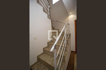 Escada de casa para alugar com 3 quartos, 220m² em Nossa Senhora do Ó, São Paulo