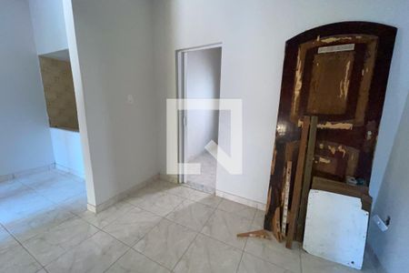 Sala de casa para alugar com 2 quartos, 65m² em Vila Sarapui, Duque de Caxias