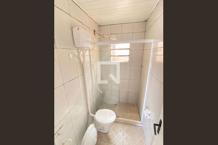 Banheiro de casa à venda com 2 quartos, 75m² em Guajuviras, Canoas