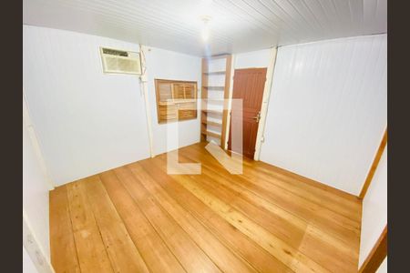Sala de casa à venda com 2 quartos, 75m² em Guajuviras, Canoas