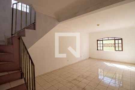 Sala de casa para alugar com 2 quartos, 90m² em Sítio Paredao, Ferraz de Vasconcelos