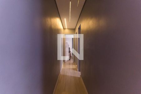 Corredor de casa para alugar com 2 quartos, 110m² em Conjunto Residencial Alvaro Bovolenta, Mogi das Cruzes
