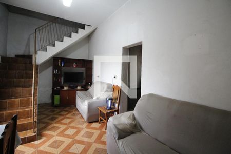 Sala de casa à venda com 5 quartos, 188m² em Parque Maria Domitila, São Paulo