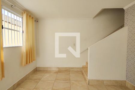 Sala de casa de condomínio para alugar com 2 quartos, 53m² em Nova Mirim, Praia Grande