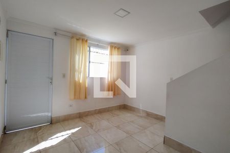 Sala de casa de condomínio para alugar com 2 quartos, 53m² em Nova Mirim, Praia Grande