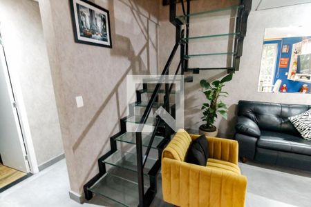 Escada acesso  de apartamento à venda com 1 quarto, 85m² em Vila Suzana, São Paulo