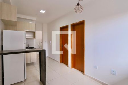 Sala/Cozinha de apartamento para alugar com 2 quartos, 40m² em Vila Bertioga, São Paulo