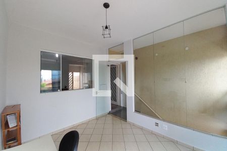 Sala de casa para alugar com 3 quartos, 170m² em Vila Lemos, Campinas