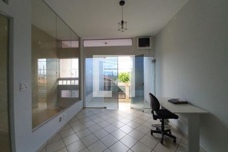 Vista da Sala de TV de casa para alugar com 3 quartos, 170m² em Vila Lemos, Campinas