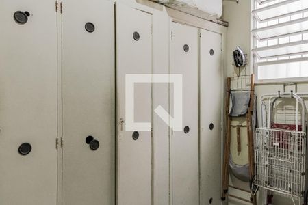 Apartamento à venda com 202m², 4 quartos e 3 vagas Apartamento à venda com 202m², 4 quartos e 3 vagasQuarto de Serviço