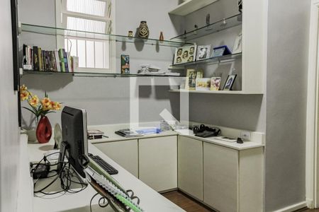 Apartamento à venda com 202m², 4 quartos e 3 vagas Apartamento à venda com 202m², 4 quartos e 3 vagasEscritório