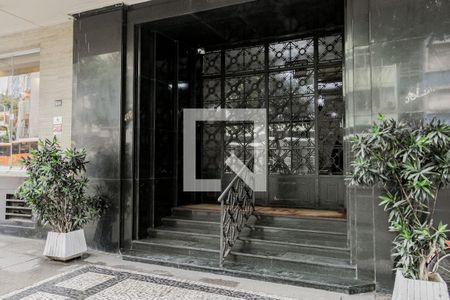 Apartamento à venda com 202m², 4 quartos e 3 vagas Apartamento à venda com 202m², 4 quartos e 3 vagasEntrada