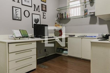 Apartamento à venda com 202m², 4 quartos e 3 vagas Apartamento à venda com 202m², 4 quartos e 3 vagasEscritório