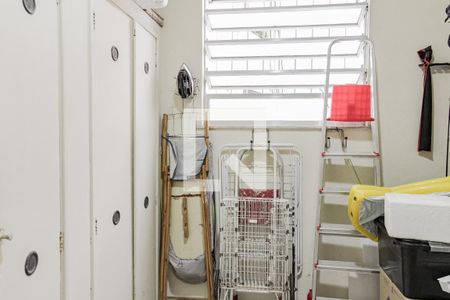 Apartamento à venda com 202m², 4 quartos e 3 vagas Apartamento à venda com 202m², 4 quartos e 3 vagasQuarto de Serviço