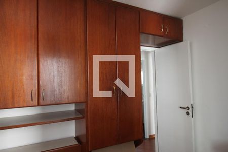 Quarto de apartamento para alugar com 3 quartos, 75m² em Jardim Consorcio, São Paulo
