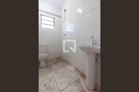 Banheiro/Área de Serviço  de casa para alugar com 1 quarto, 21m² em Jardim Sao Sebastiao, São Paulo