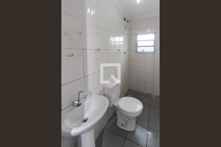 Banheiro de casa para alugar com 1 quarto, 68m² em Jardim Iva, São Paulo
