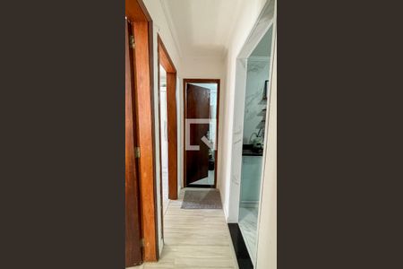 Corredor de apartamento para alugar com 2 quartos, 53m² em Vila Sacadura Cabral, Santo André