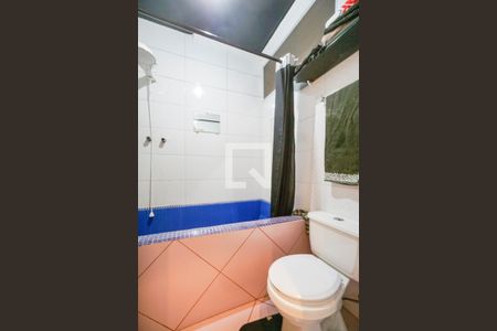 Banheiro de casa de condomínio para alugar com 2 quartos, 250m² em Vila Esperança, São Paulo