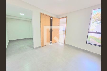 Casa à venda com 177m², 4 quartos e 2 vagas Casa à venda com 177m², 4 quartos e 2 vagasQuarto 4