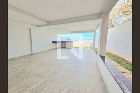 Casa à venda com 177m², 4 quartos e 2 vagas Casa à venda com 177m², 4 quartos e 2 vagasÁrea comum - Churrasqueira